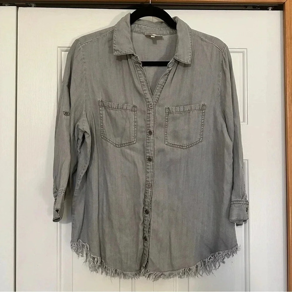 HESTER & ORCHARD TENCEL BUTTON UP
COLLARED BLOUSE - Picture 1 of 6